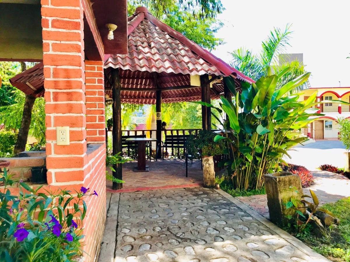 Hotel Y Restaurante Villas Del Sol Jalpan de Serra Eksteriør billede